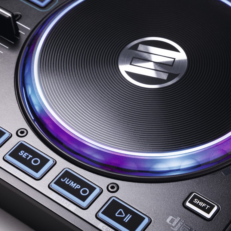 Профессиональный DJ контроллер Reloop Beatpad 2 для IPAD, Mac / PC и платформы Android в магазине Music-Hummer