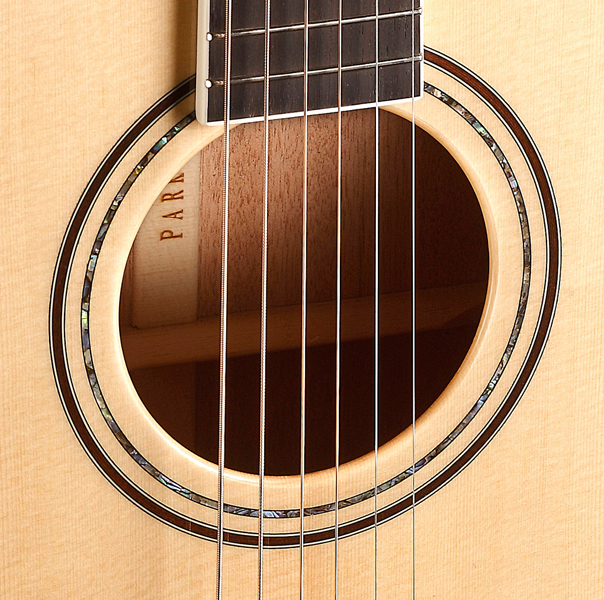 Электро-акустическая гитара, дредноут с вырезом, с чехлом Parkwood S66 в магазине Music-Hummer