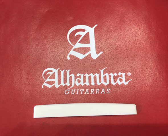 Порожек нижний для классической гитары Alhambra 9.658 в магазине Music-Hummer