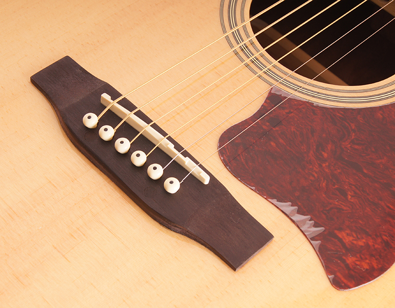 Фото F750CEQ Электро-акустическая гитара, Caraya