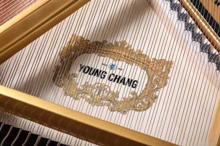 Фото Акустический рояль Young Chang YC186E BP