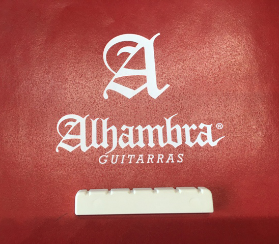 Порожек верхний для классической гитары Alhambra 9.646 в магазине Music-Hummer