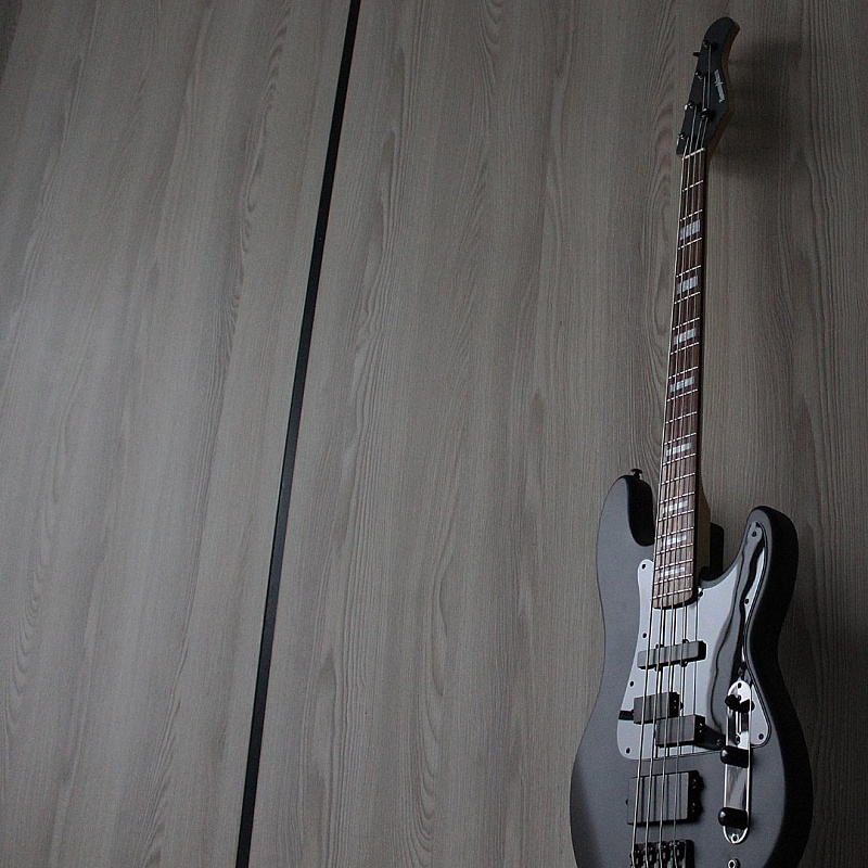 Фото Бас-гитара Kononykheen Guitars BREED-55-bass, чёрная