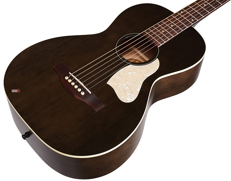 Фото Art & Lutherie 045532 Roadhouse Faded Black