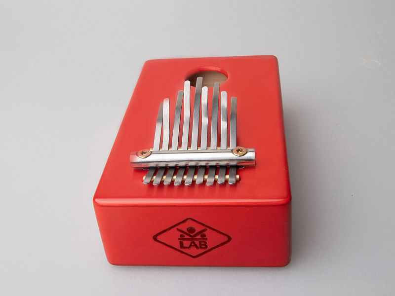 Фото KL-A-K9SSPM-R Калимба каримба 9, Standart, малая, красная, Kalimba LAB