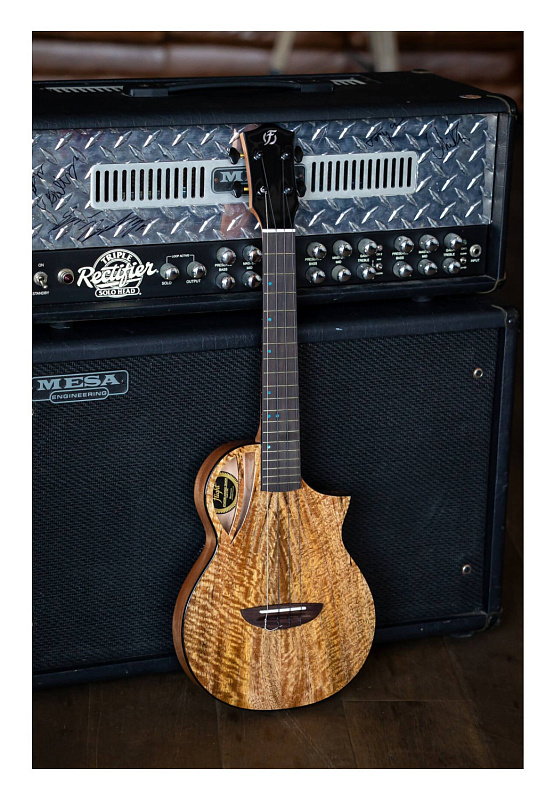 Фото Электроакустическая укулеле баритон FLIGHT AVIATOR Mango Baritone CE