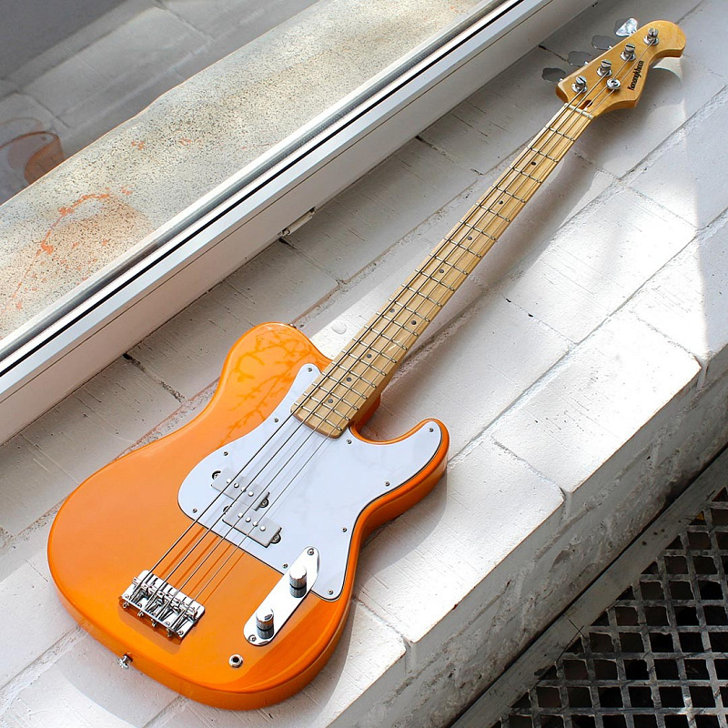 Фото Бас-гитара Kononykheen Guitars BREED-42-bass, оранжевая