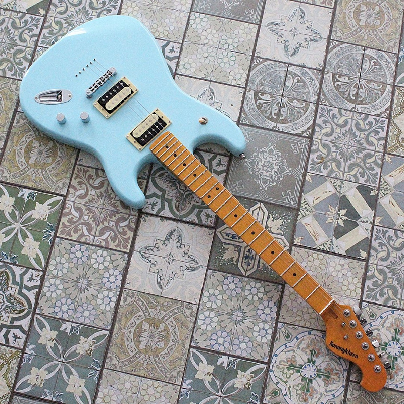 Фото Электрогитара Kononykheen Guitars BREED-54-BL, голубая