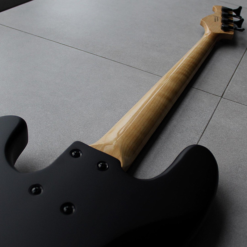 Фото Бас-гитара Kononykheen Guitars BREED-55-bass, чёрная