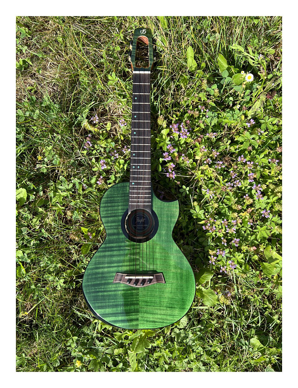 Фото Электроакустическая укулеле тенор FLIGHT COMET TENOR EQ-A Green, зелёный