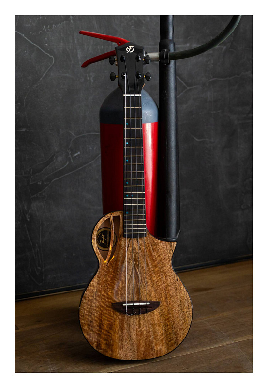 Фото Электроакустическая укулеле баритон FLIGHT AVIATOR Mango Baritone CE