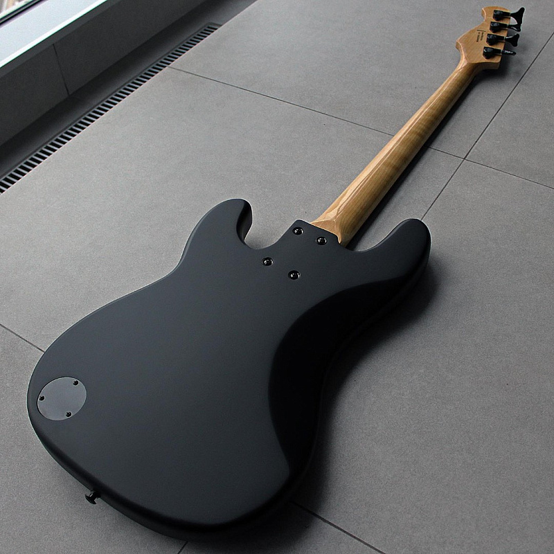 Фото Бас-гитара Kononykheen Guitars BREED-55-bass, чёрная