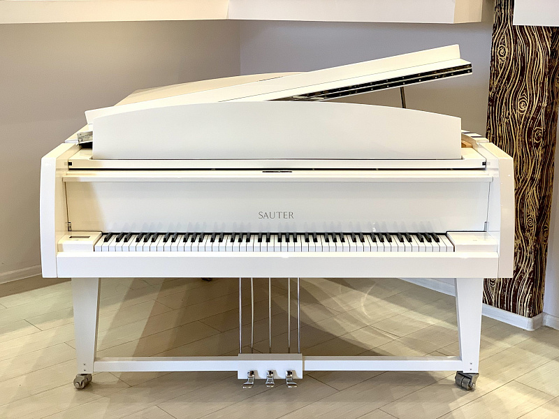 Фото Белый кабинетный рояль Sauter 210 Vivace Peter-Maly-Edition White Polished