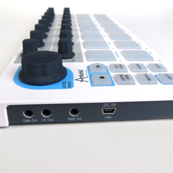 Arturia BeatStep USB MIDI контроллер в магазине Music-Hummer